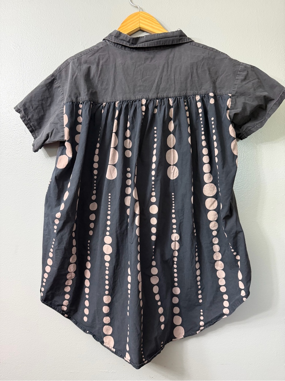 C Yards hi low laghonlook Short-Sleeve Dot-Print Shirt - small